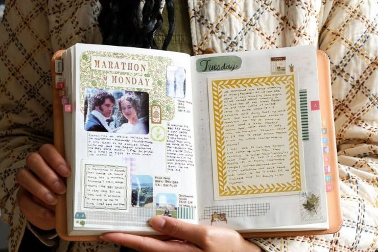 Hobonichi Techo ouvert, rempli de notes, de photos et de dessins