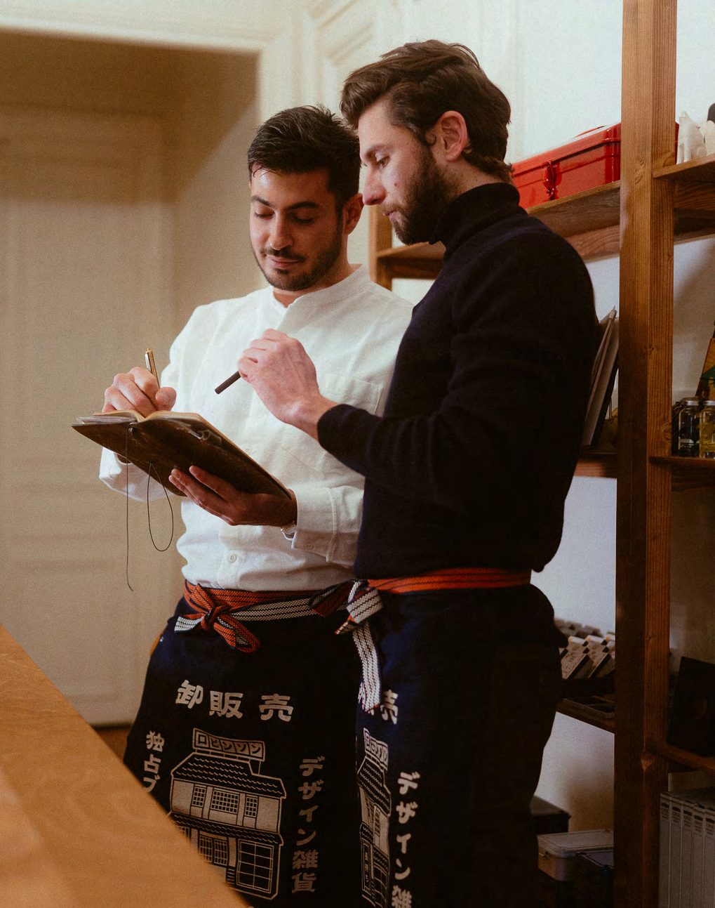 Kévin Clop et Jérôme Cubizôlles, carnet en main