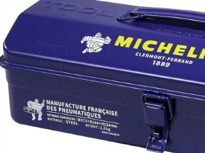 Boîte Toyo Steel bleue Michelin