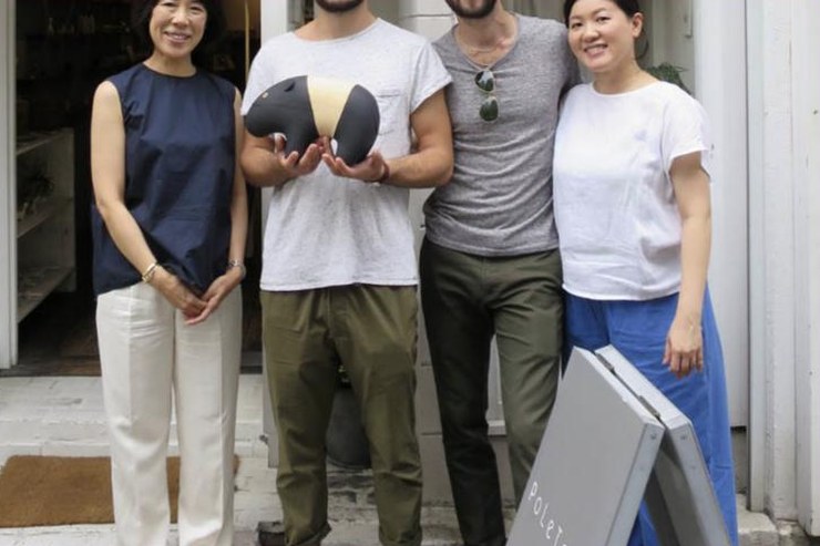 L’équipe de T-Lab devant la boutique Poletoko à Kobe