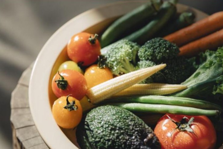 Légumes dans un Shallow Pot Petari