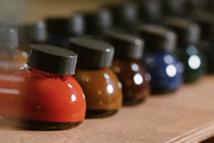 Bouteilles d’encre Kakimori alignées