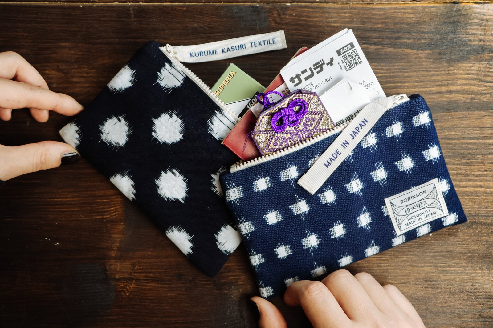 Deux pochettes Okamoto Shoten en kasuri de Kurume, étiquette Robinson